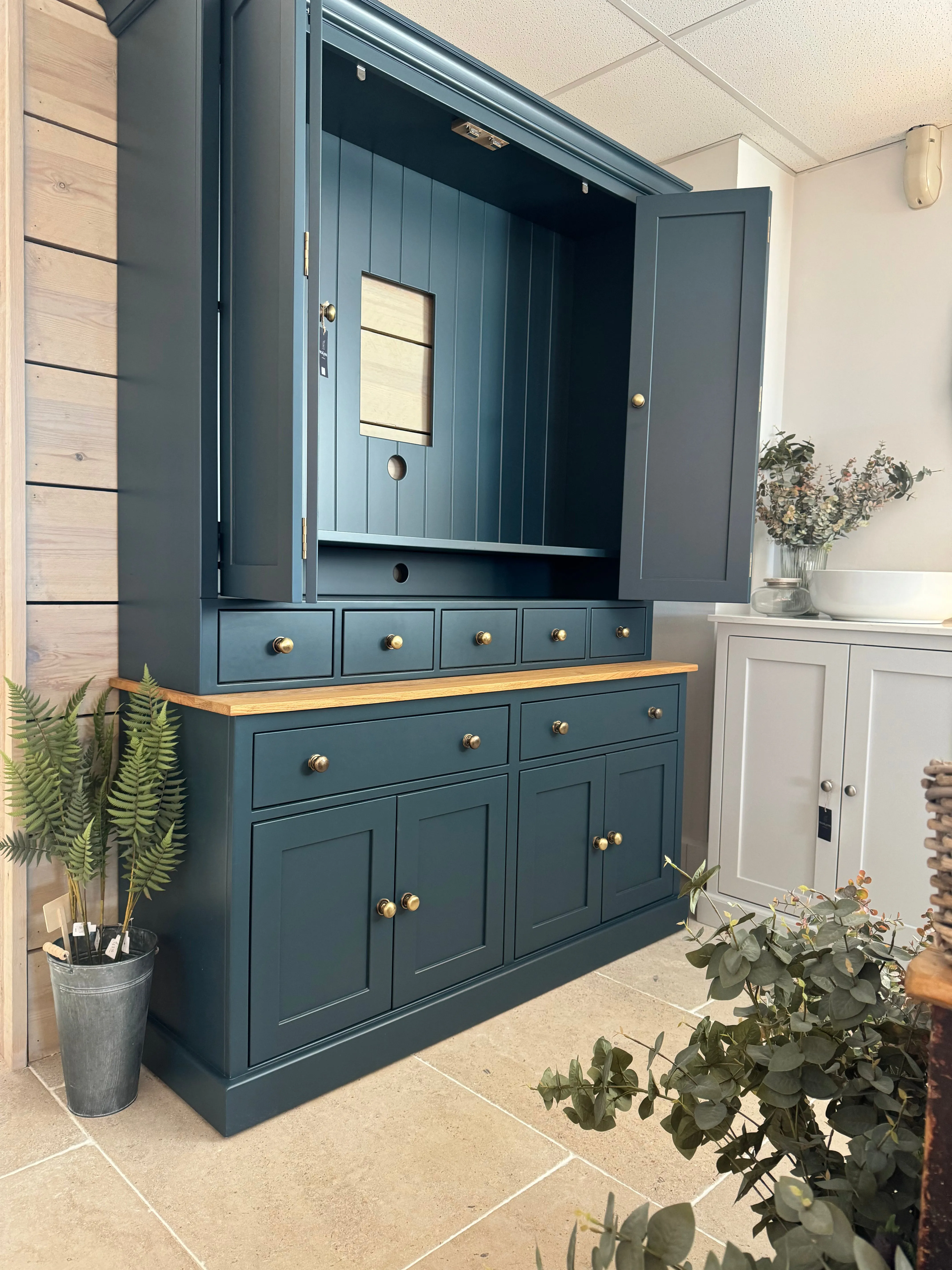 EX DISPLAY TV Media Dresser