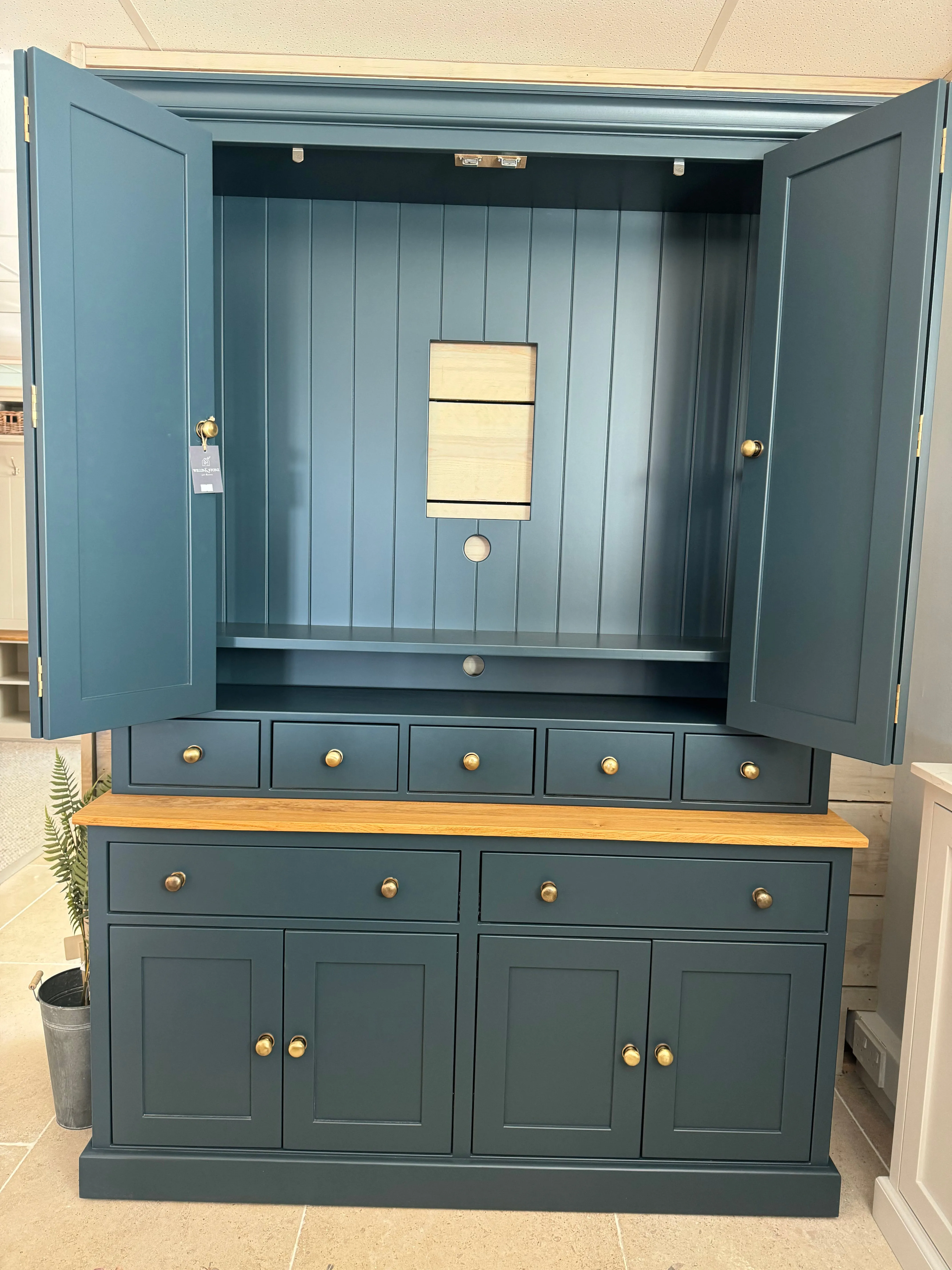 EX DISPLAY TV Media Dresser