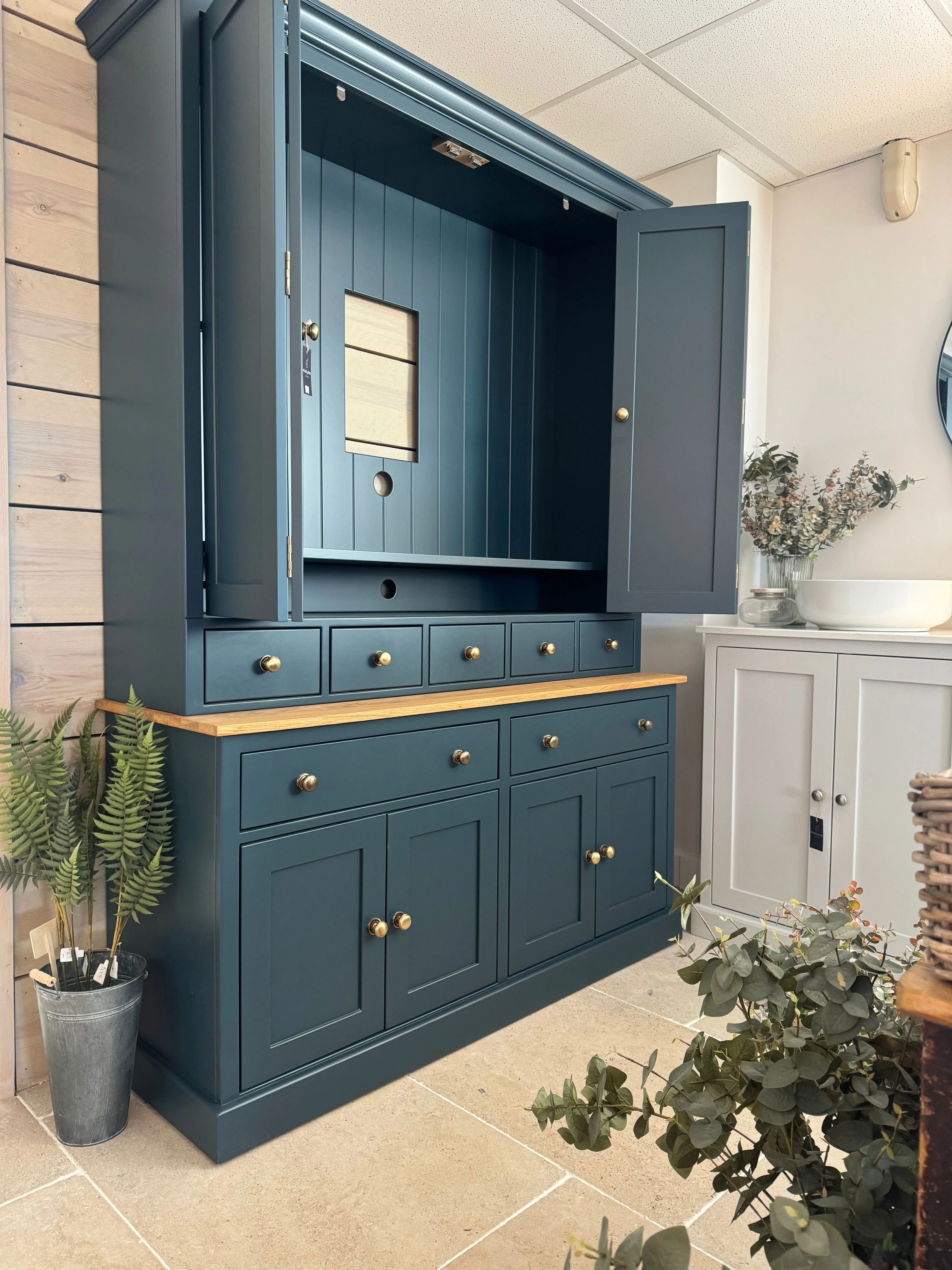 EX DISPLAY TV Media Dresser