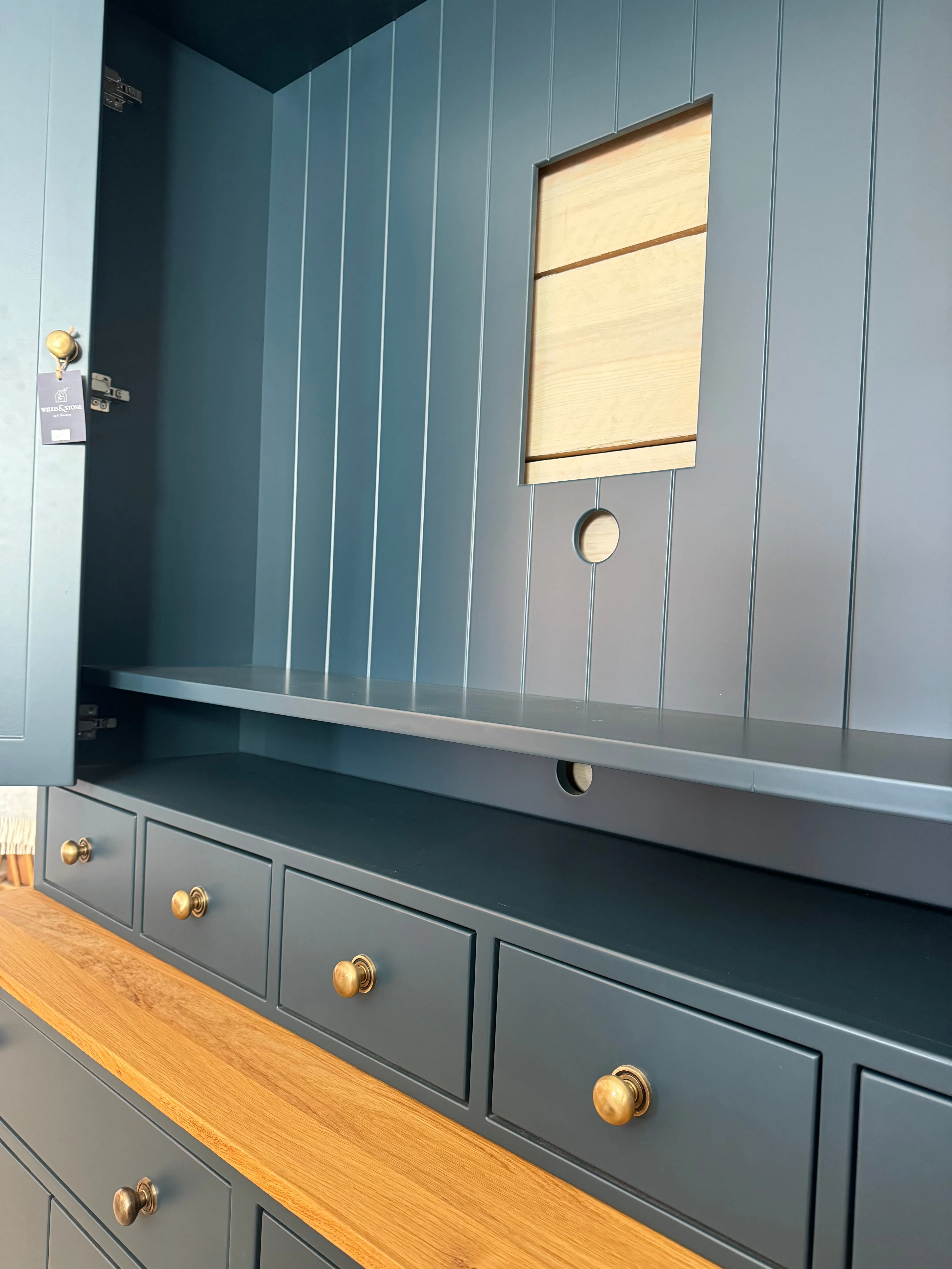 EX DISPLAY TV Media Dresser