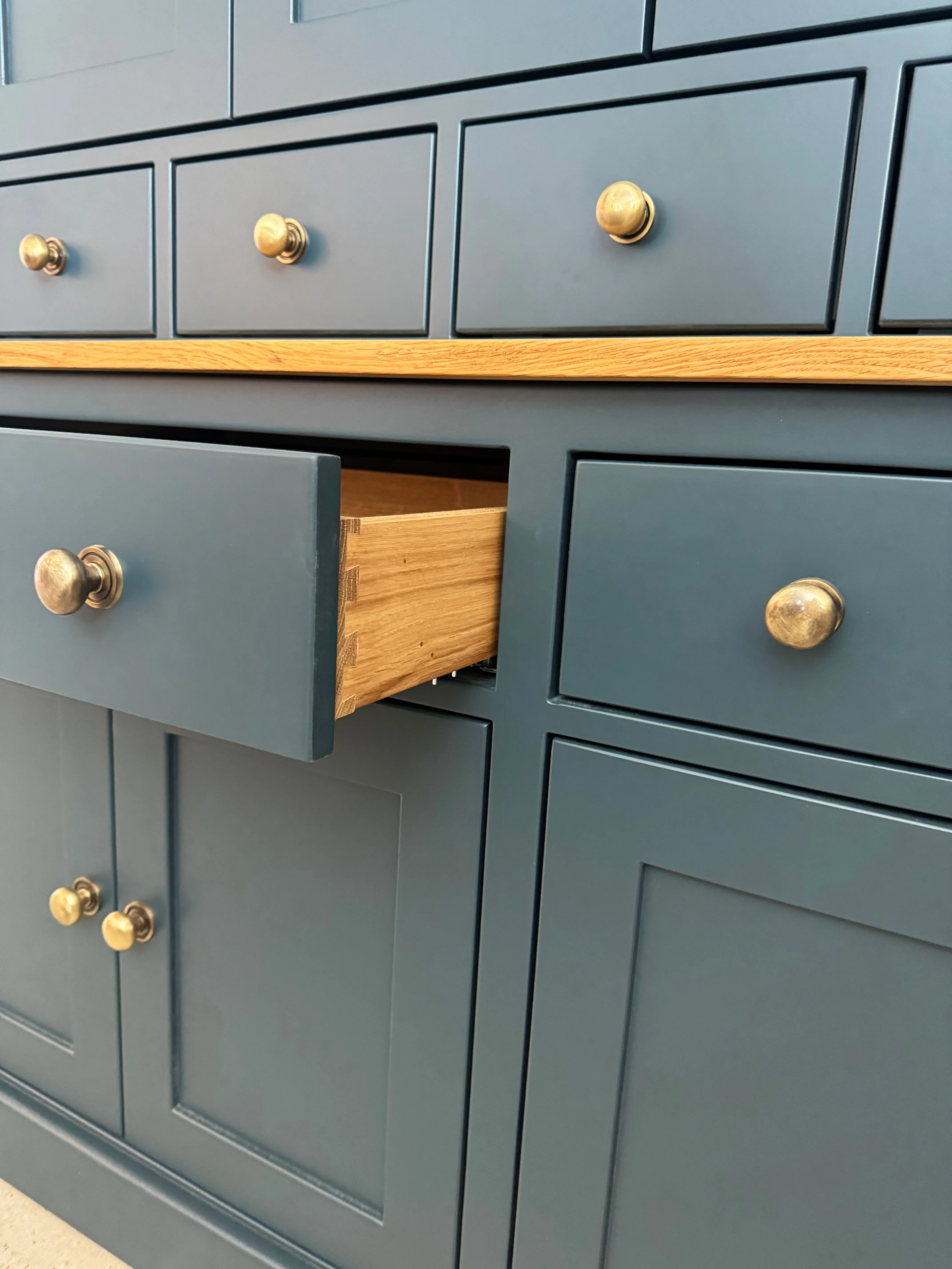 EX DISPLAY TV Media Dresser